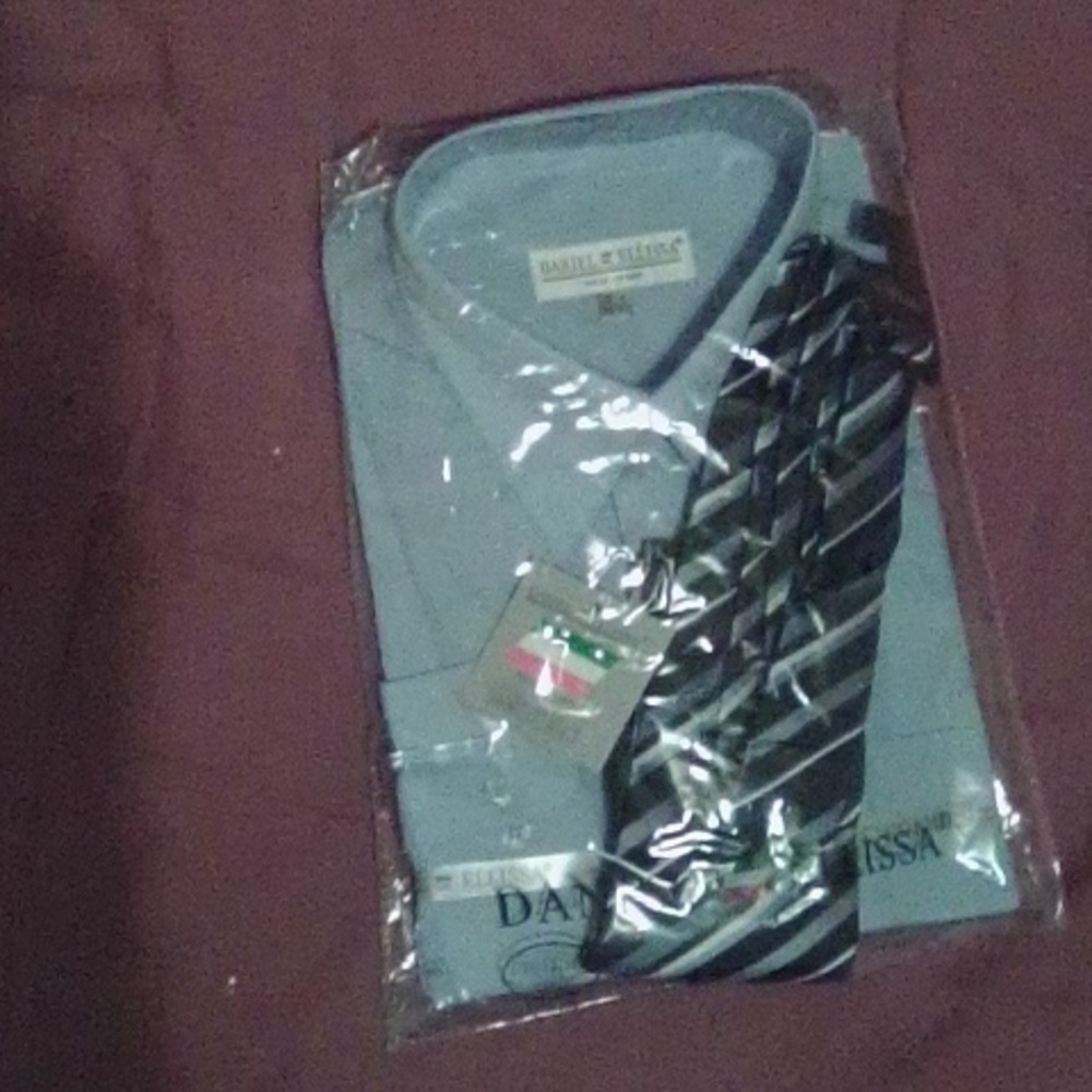 (new) Daniel ellissa light blue button up dress shirt with tie